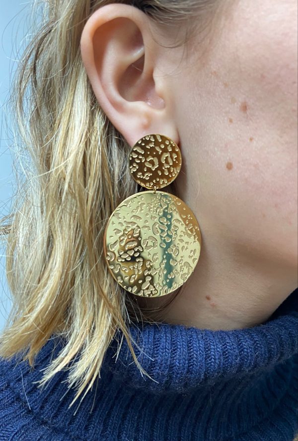 Boucles d'oreilles minerve doré gravé marque OMACOO