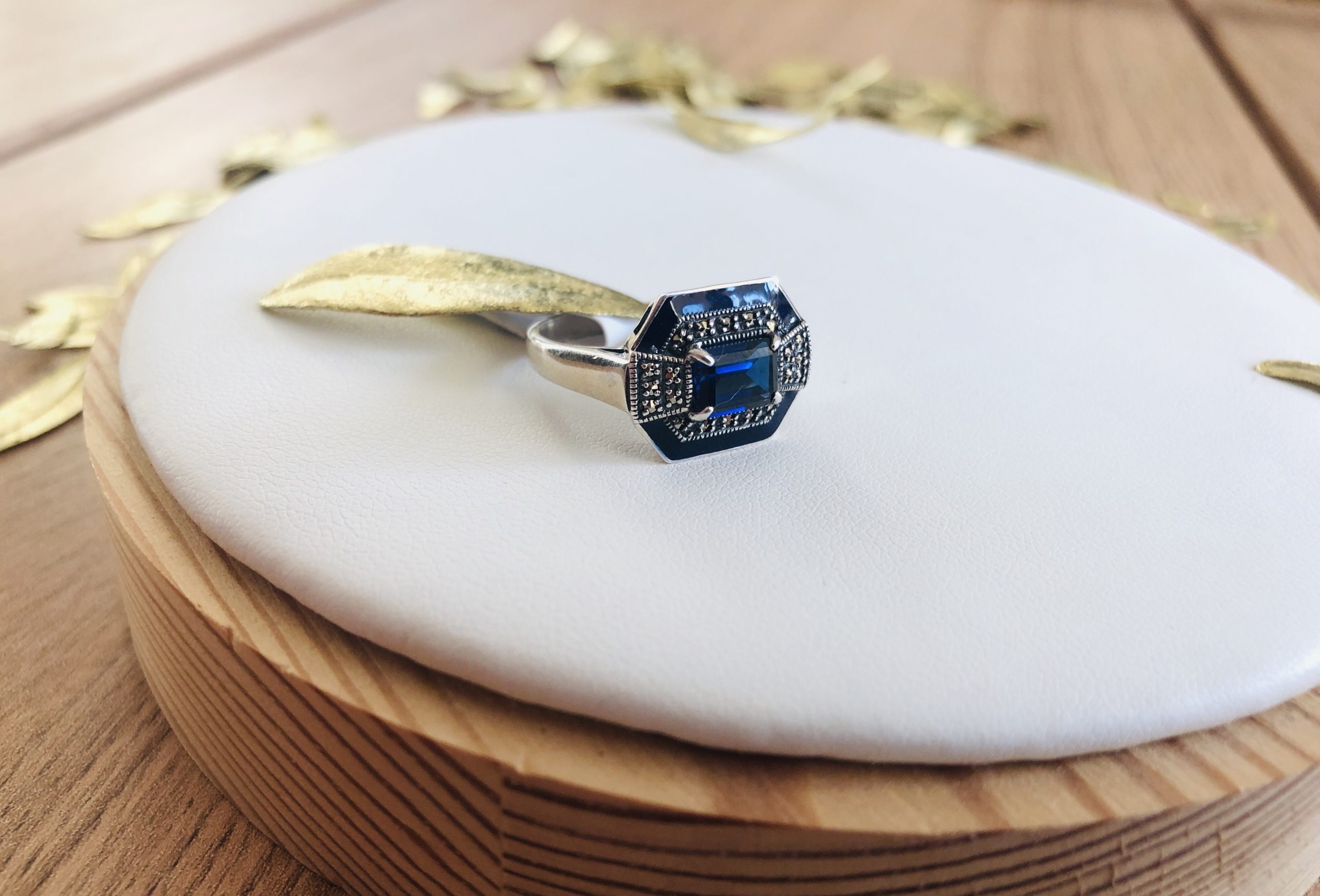 bague art deco argent 925 imitation saphir marcassites marque La Metrop Compagnie