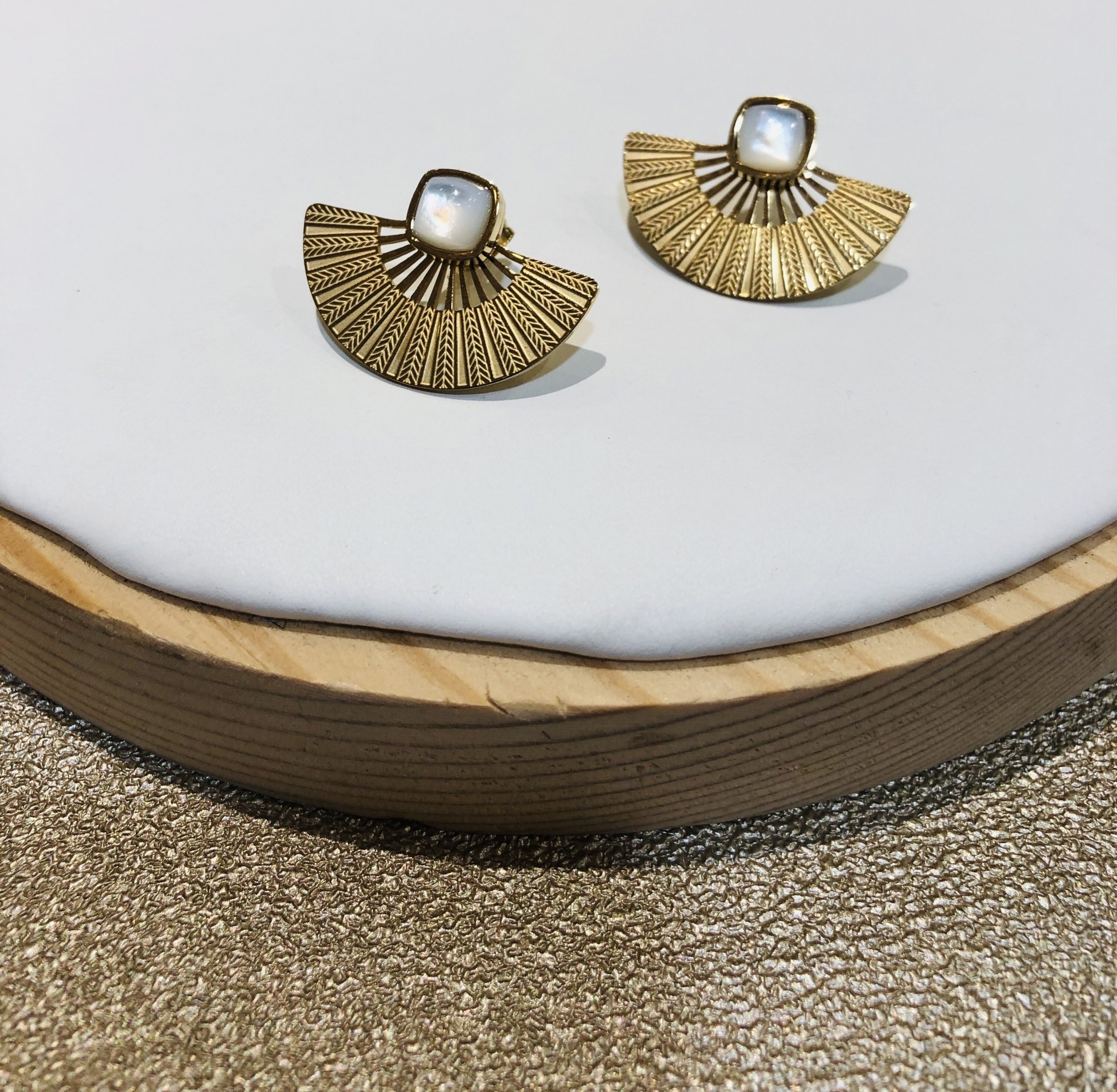 boucles d'oreilles nacre acier inoxydable doré marque OMACOO