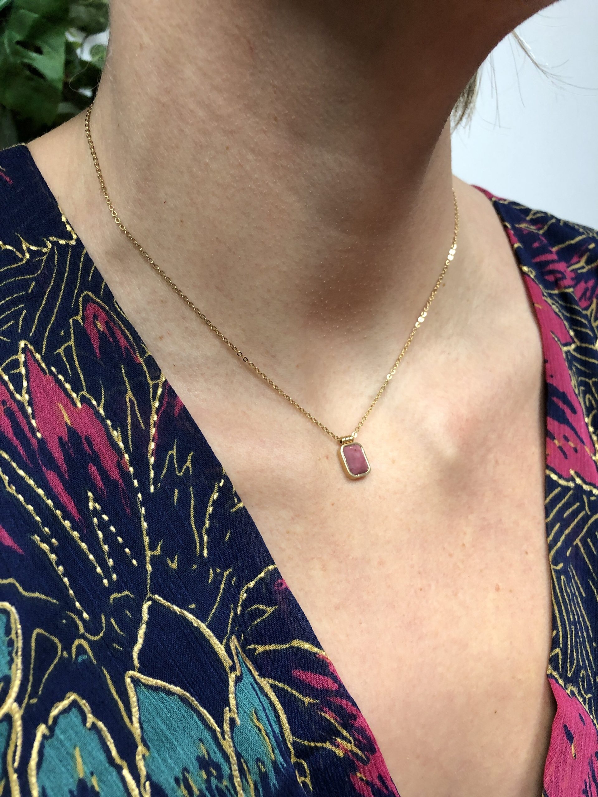 collier doré acier inoxydable quartz rose marque OMACOO