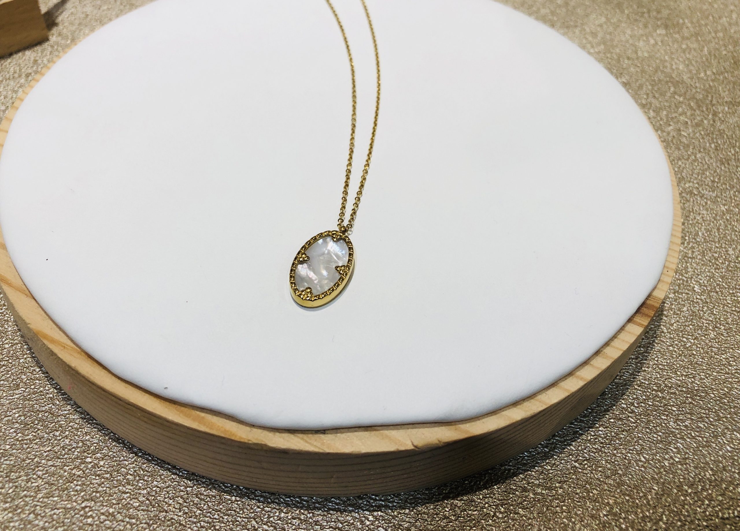 collier nacre acier inoxydable doré