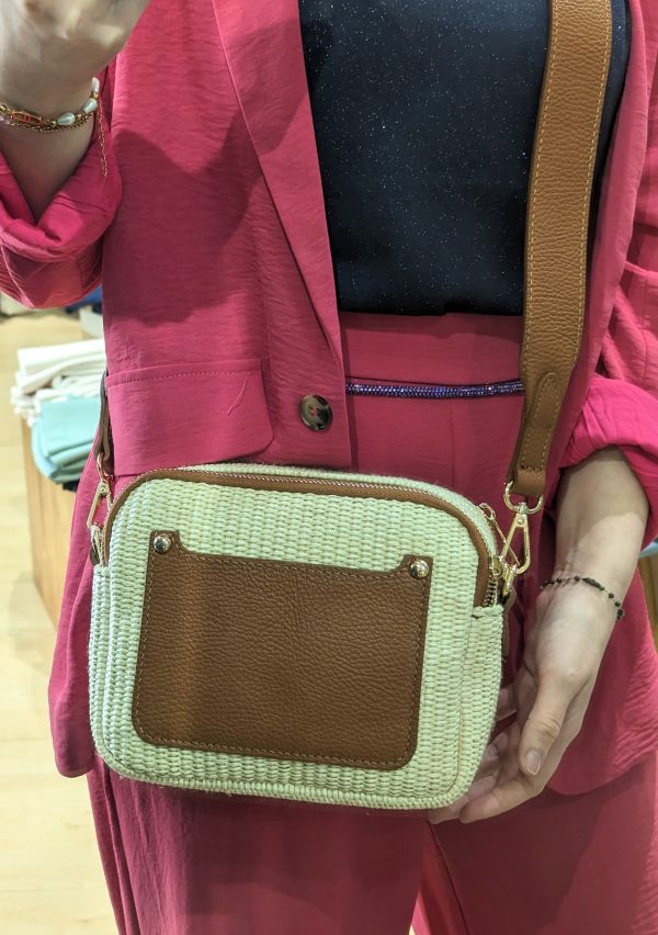 Sac Bandoulière rafia camel cuir.