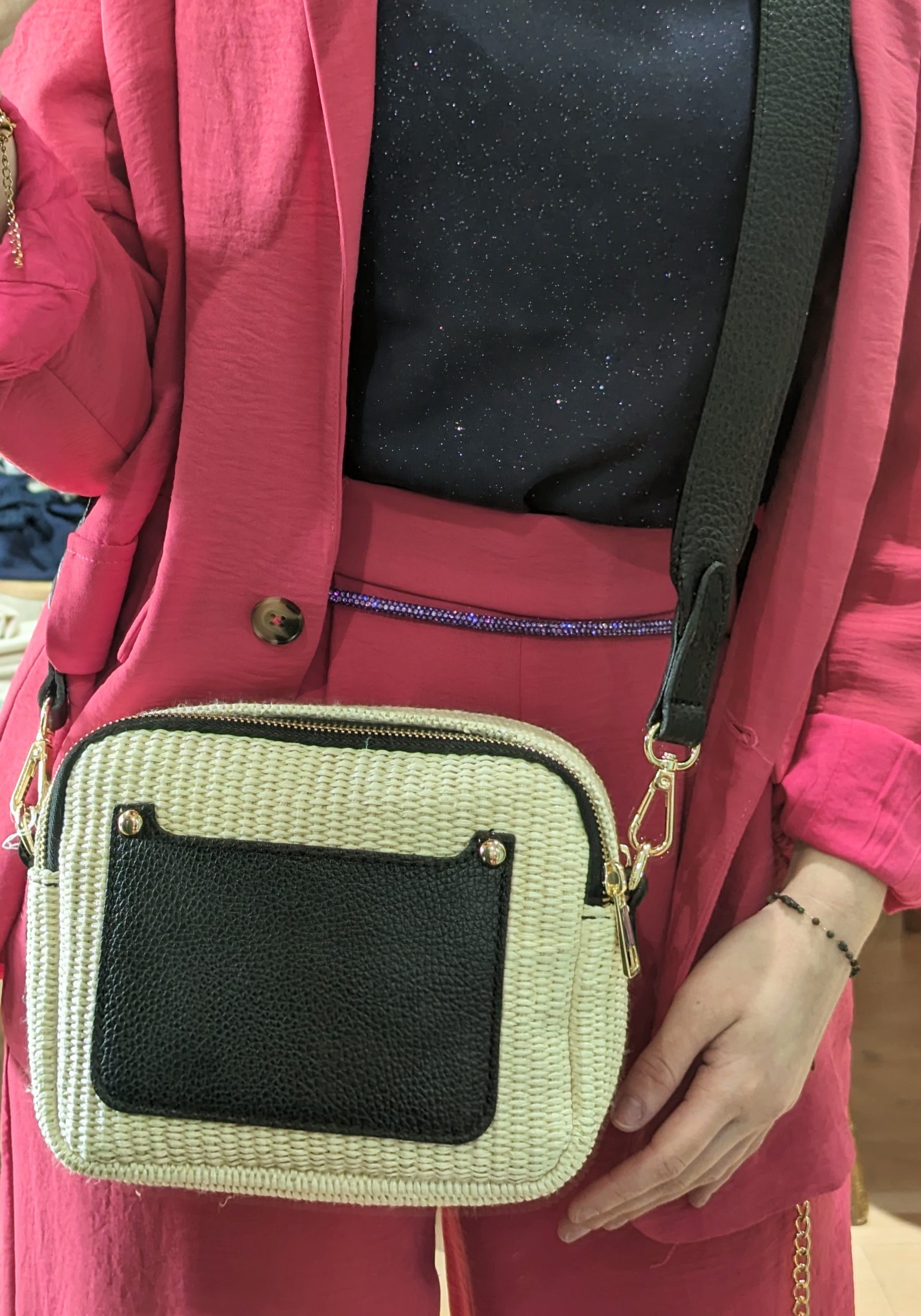 Sac Bandoulière rafia noir cuir.