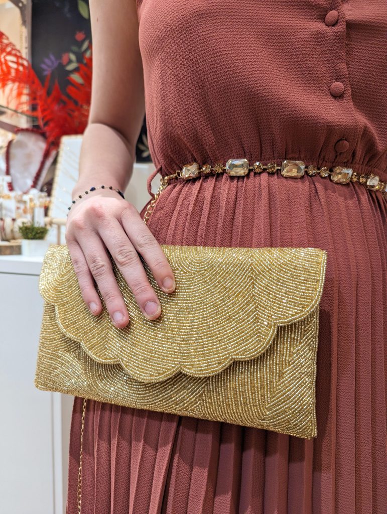 pochette cérémonie perles doré