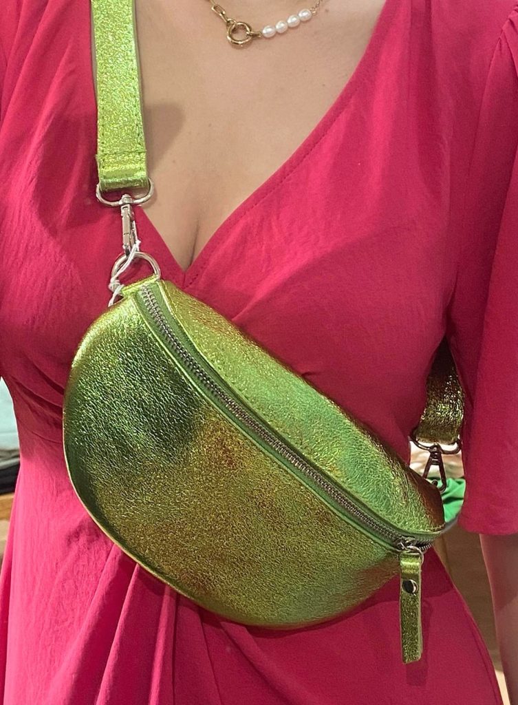 sac banane brillante cuir vert